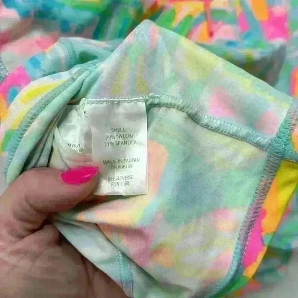 Lilly Pulitzer Luxletic Medium Rashguard Top with back zip pocket. Item# 9T - Picture 6 of 6